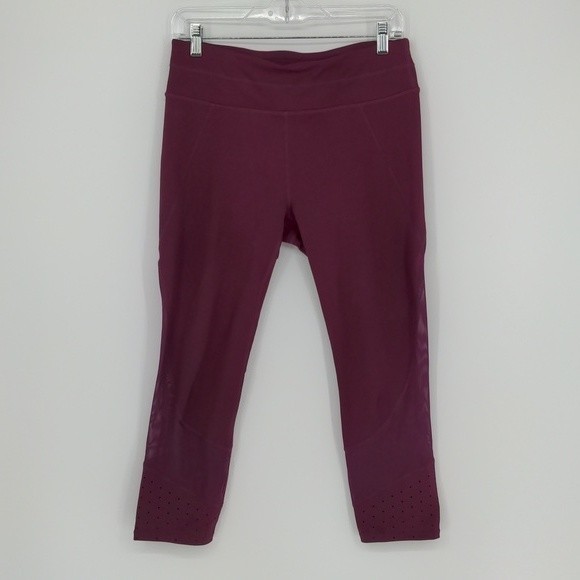 Athleta Purple Sonar Capri Laser Mesh Cut Out Back Pocket Leggings‎ Size Medium - Picture 1 of 16